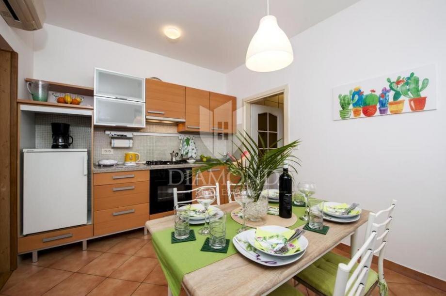 Santa Eufemia Rovinj 10Min Walk To City & Free Garage Parking Appartement Buitenkant foto