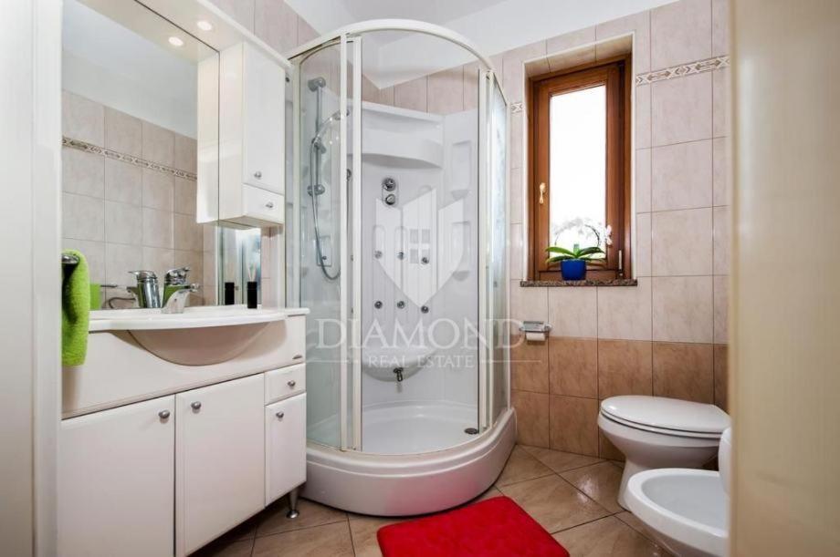 Santa Eufemia Rovinj 10Min Walk To City & Free Garage Parking Appartement Buitenkant foto